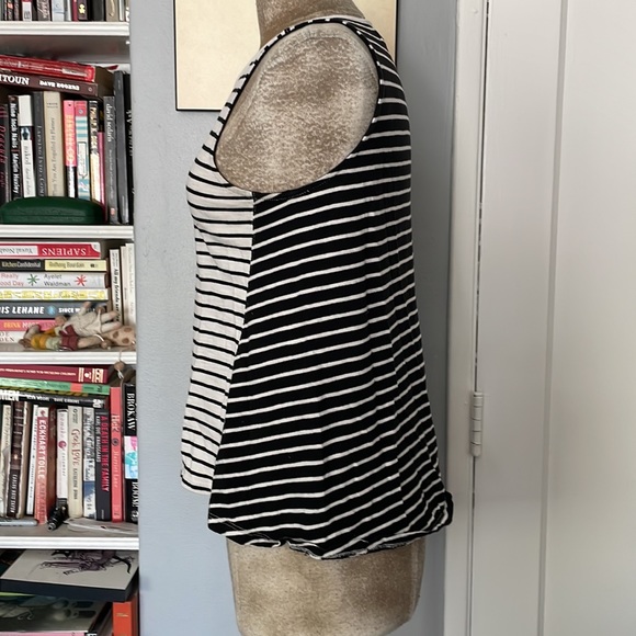Extra small tank, with black and white stripes. By Madewell. - Picture 2 of 4